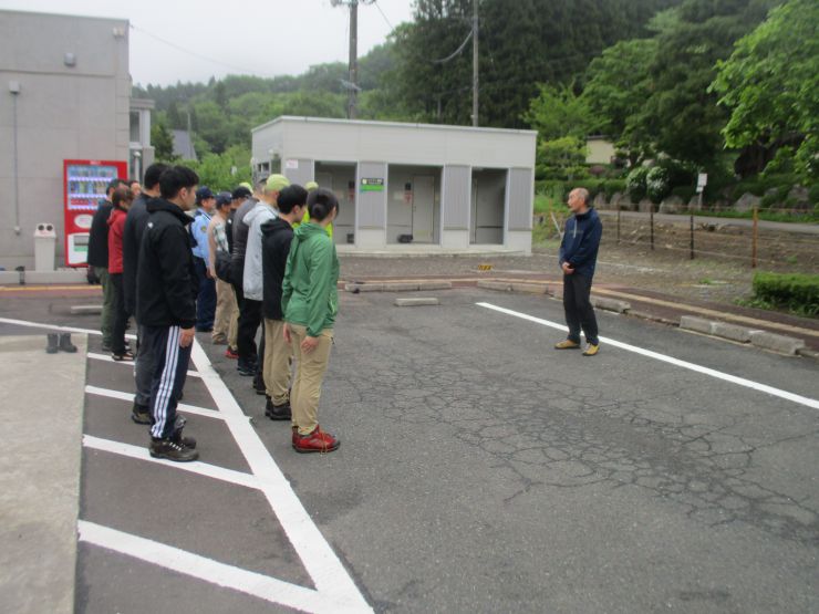 koho_MPP's tweet photo. ５/24 #仙台南警察署 では宮城県山岳遭難防止対策協議会仙台南支部と合同で、春の山岳遭難救助訓練を大東岳で実施し、登山コースの点検や危険箇所の把握を行いました。
これから、夏山登山のシーズンが本格化します。
#登山 の際は登山届を出して、無理なく楽しみましょう！ https://t.co/5ohtHayjdD