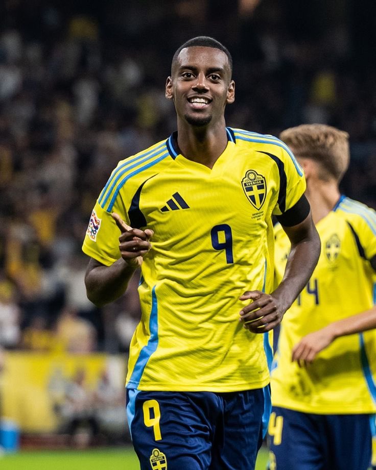 SalamLFC's tweet photo. 🚨Rio Ferdinand on Isak Impact for the National Team compared to the club this season.

🗣️ “Alexander Isak is one of the best strikers in the world for the past two seasons which isn’t even a debate. 

It’s convincing that most of the Liverpool players like Florian wirtz and Alexander Isak perform so well at the national team than in the club, Is this simple to say its the style Arne slot use to play them?

Alex Goal today got me up clapping for him, what an absolute stunner for him.”