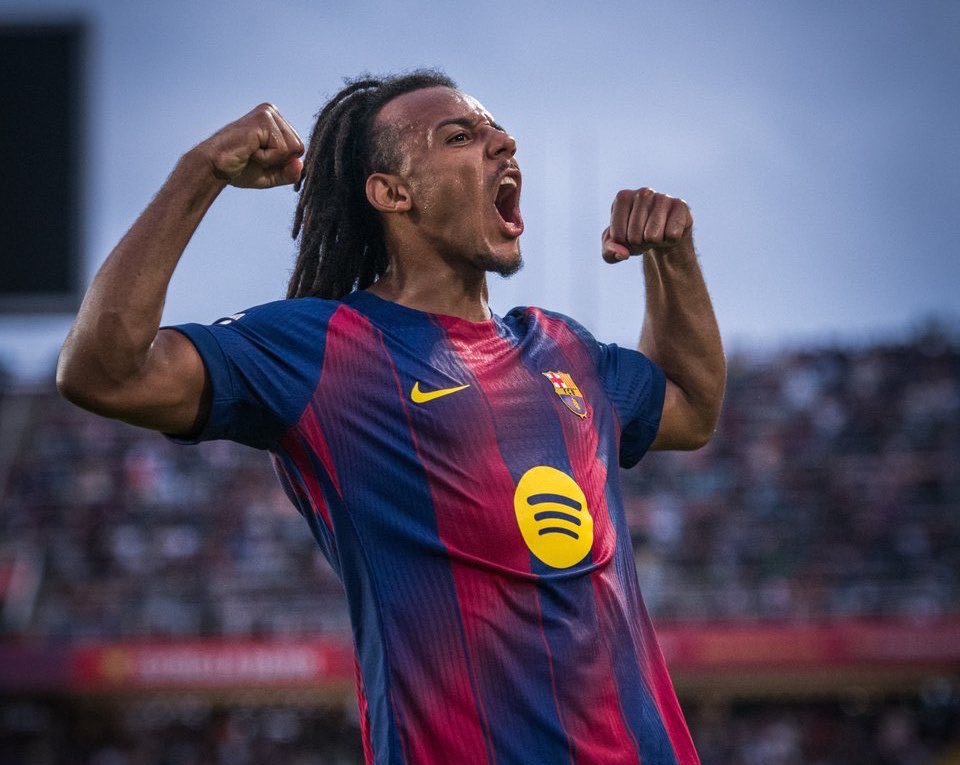 ManagingBarca's tweet photo. 🚨🚨🌕| JUST IN: Barcelona are open to OFFERS for Jules Koundé, who is no longer considered untouchable! 

Deco has already spoken to several full-back targets, but Barça will only sign a replacement if Koundé leaves.

[@monfortcarlos] 🔵🔴☎️ https://t.co/4CVgfXB08w