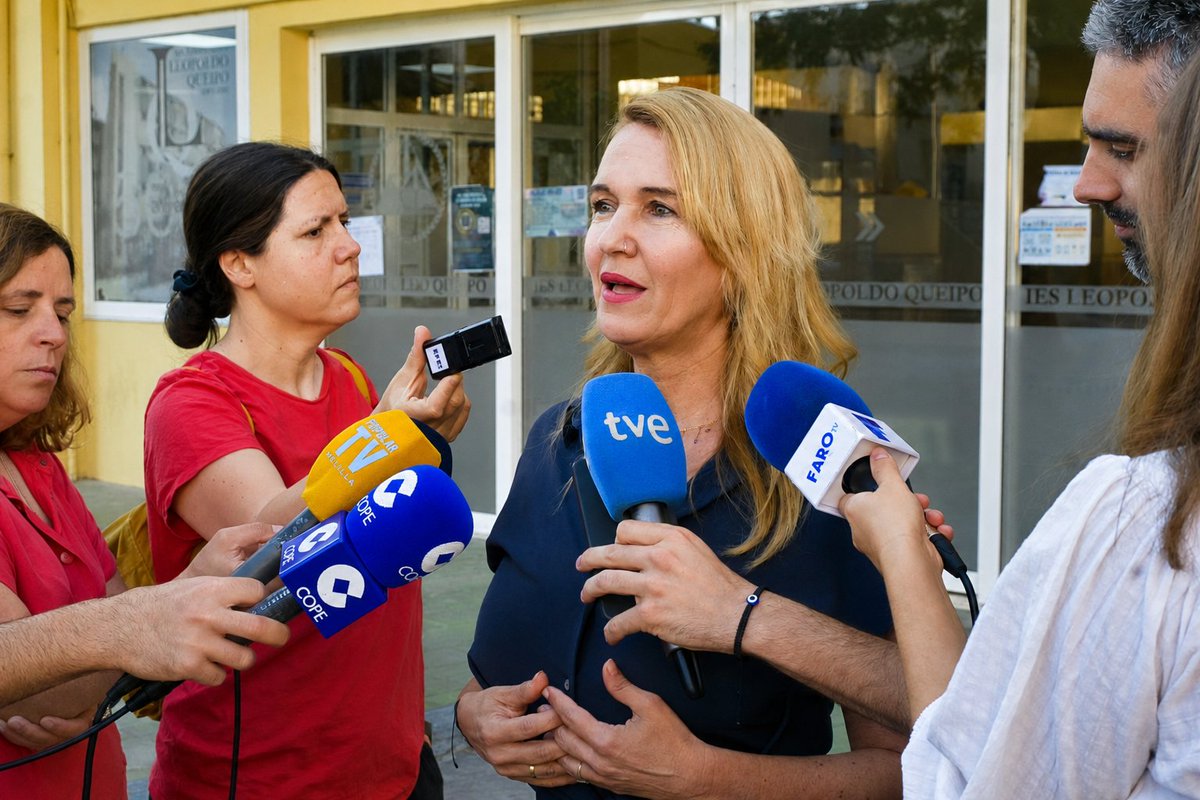 DelegGobMl's tweet photo. 📝 La PAU arranca en Melilla con 434 alumnos y tres días de exámenes

📚 @l_circe destaca el alto nivel de éxito registrado habitualmente  y confía en que el alumnado obtenga buenos resultados

📎 https://t.co/25pgAz8YNF https://t.co/XPJyWT1SnK