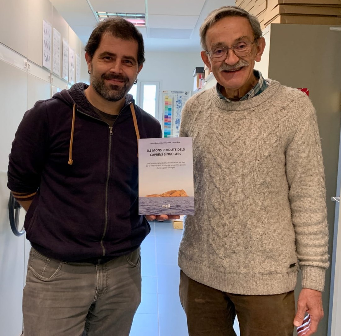 EdiMoll's tweet photo. Avui dimarts 2 presentació «Els mons perduts dels caprins insulars» de Josep Antoni Alcover i Enric Torres-Roig 17.30 h a la sala Prat de la Riba de l’IEC a Barcelona Amb les intervencions dels autors i l’Antoni Mir i Ramon Folch
https://t.co/n4fL1UhkfG
https://t.co/593iWLoq46 https://t.co/LLlzq5hZFO