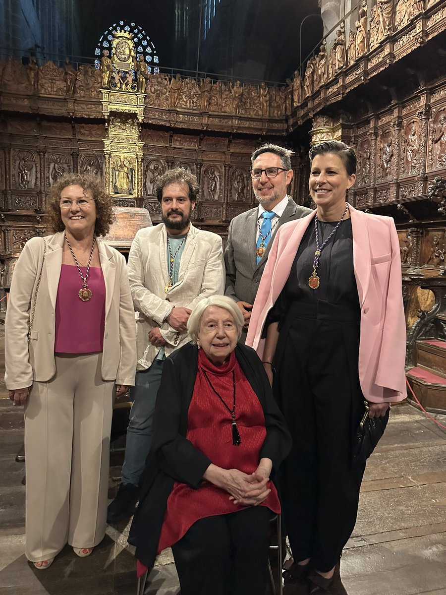 PSOEAytoAvila's tweet photo. 🌹 Ayer asistimos al concierto de Montserrat Torrent, una cita cultural de gran nivel.

🎹 Tras el concierto, se ha realizado la entrega del Diploma al Mérito por la Ciudad de Ávila en reconocimiento a su aportación a la música y su vínculo con nuestra ciudad. https://t.co/3qVZ0C5Tex