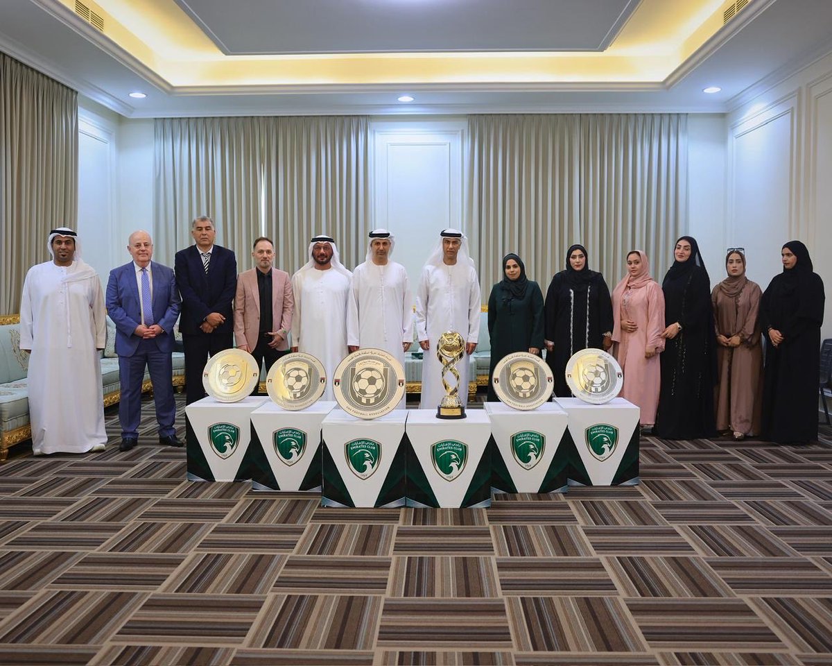 Emirates_FC's tweet photo. نادي الإمارات يقيم احتفالية ختام الموسم الرياضي ويكرم المتميزين

أقام نادي الإمارات احتفالية ختام الموسم الرياضي بحضور سعادة محمود حسن الشمسي رئيس مجلس الإدارة، وأعضاء مجلس الإدارة، والموظفين، والأجهزة الإدارية والفنية والطبية، وذلك في إطار حرص النادي على تكريم الكفاءات المتميزة. https://t.co/UmsyUwK9kh