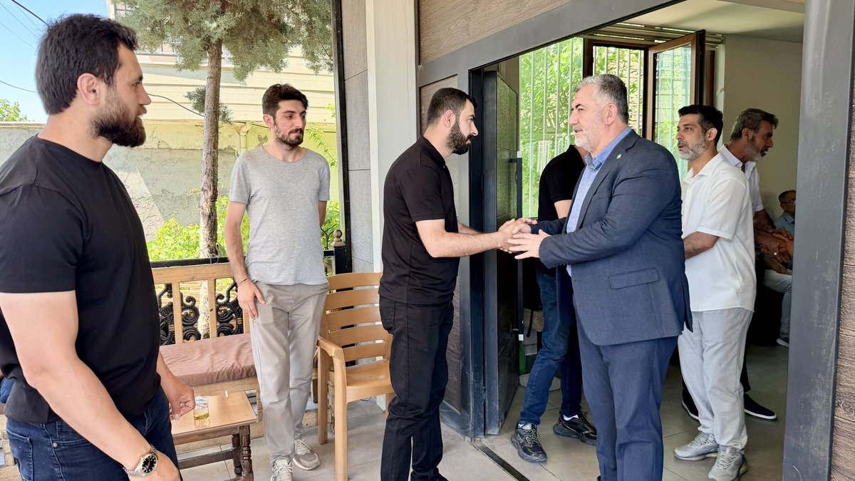 HudaPar21's tweet photo. İl Başkanımız Zeynul Abidin Gülsever ve beraberindeki heyetimiz, Psikolog Sadık Sun’un vefat eden nenesinin taziyesine katıldı.

Merhumeye Allah’tan rahmet dileyen İl Başkanımız, Sun ailesine sabrı cemil temennisinde bulundu. https://t.co/nK3V13piK9