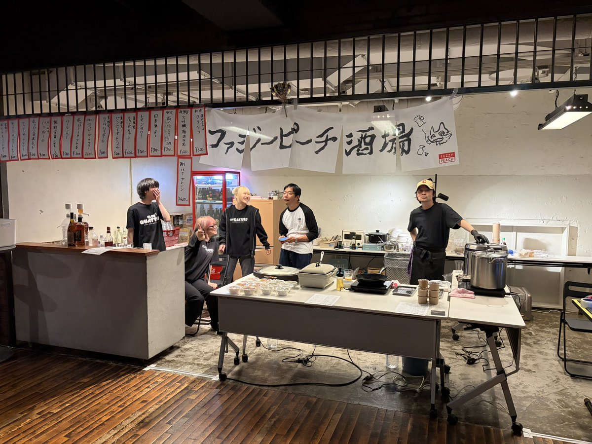 Momokazuhiro's tweet photo. ファジーピーチ酒場17時オープンしとりますメニューこんな感じなっとります（フランクフルト400円入れ忘れたが）今んとこウルトラヒマですCARMAのカレー食いに来い台風に負けるなカモンベイビー23時まで

https://t.co/grzjsAOv42 https://t.co/KTspnHE7hY
