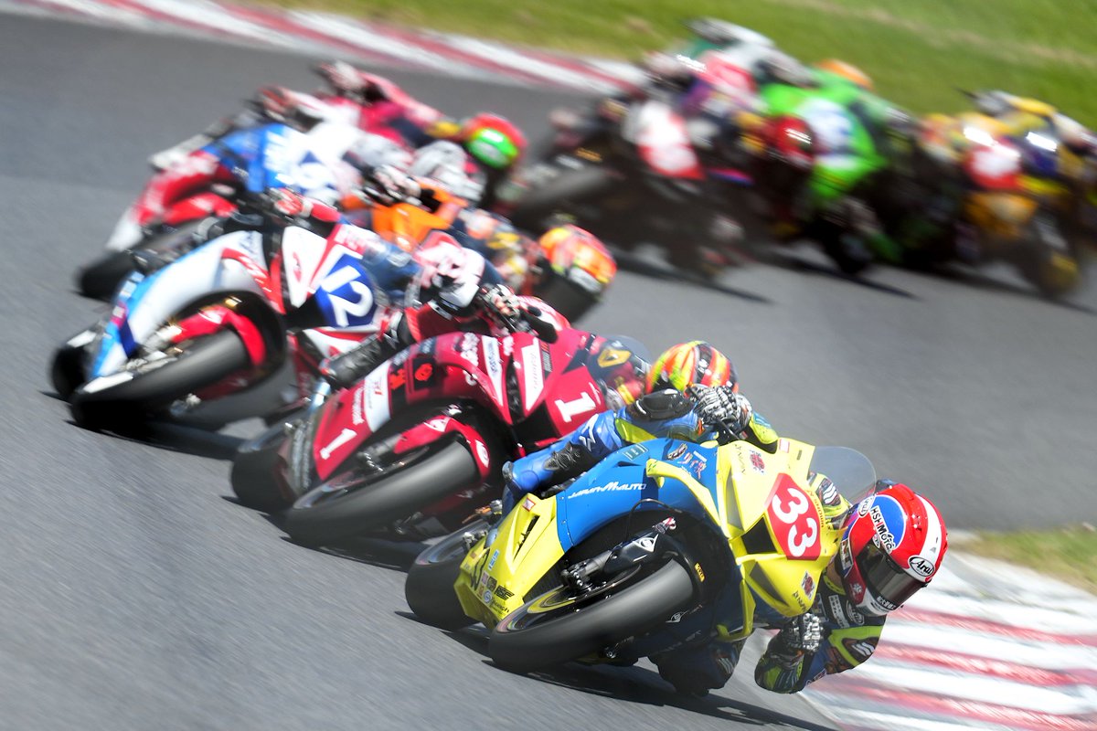 kyota_photo's tweet photo. 色とりどりのマシンが連なります
🏍️🏍️🏍️🏍️🏍️🏍️🏍️🏍️🏍️🏍️💨
スタート直後チャンピオンを従えて快走する亀井選手

2026 全日本ロードレースRd.3
ST1000 決勝
RT Japan M Auto
No.33 亀井雄大 選手

#全日本ロードレース
#motorsportphotography
#ファインダー越しの私の世界 
#写真好きな人と繋がりたい https://t.co/uy3rL5dBRK