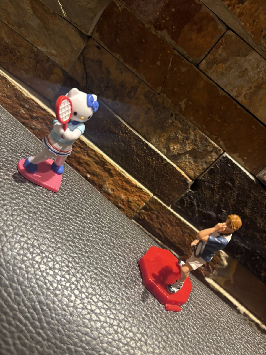 a3ysok's tweet photo. ハローキティvs跡部景吾 https://t.co/o4lRaAxa1g