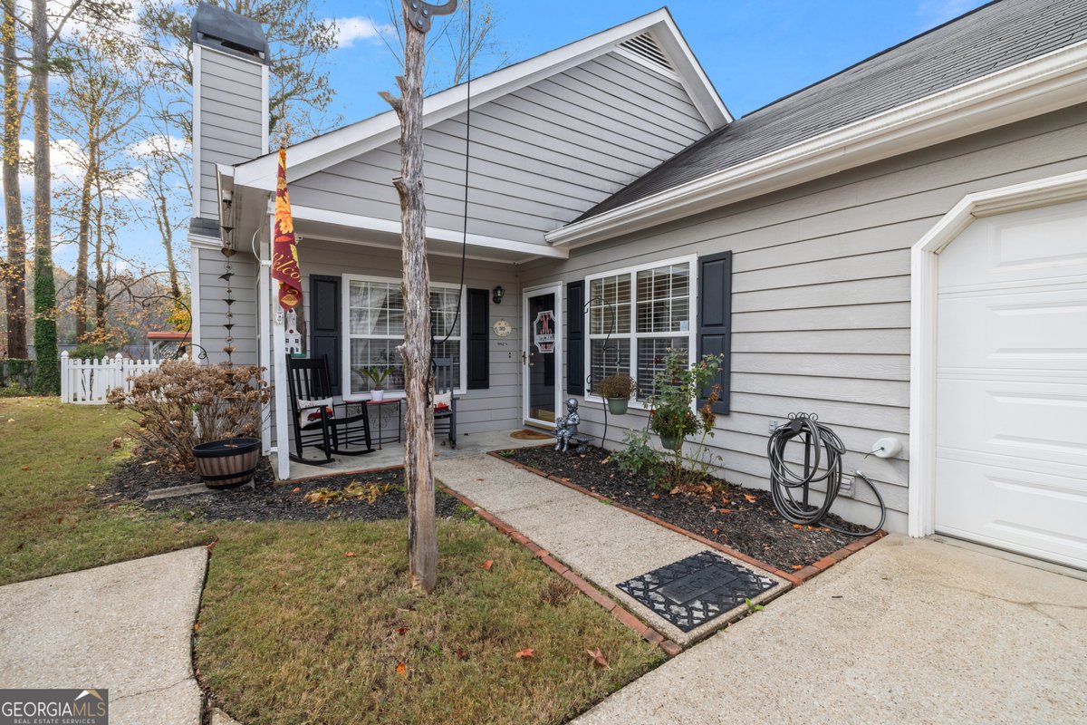 StephenPWalker's tweet photo. 195 Woodgate Drive, Fayetteville, GA, 30214
3 bed | 2 bath 1520 Sq. Ft.
Active | 319900
https://t.co/RqAso1VzsO
Welcome to the beautiful Woodgate Subdivision! This charming home welcomes you with a side-entry garage and a cozy covered front porch. As you enter the home, you... https://t.co/kvn33lSyuI