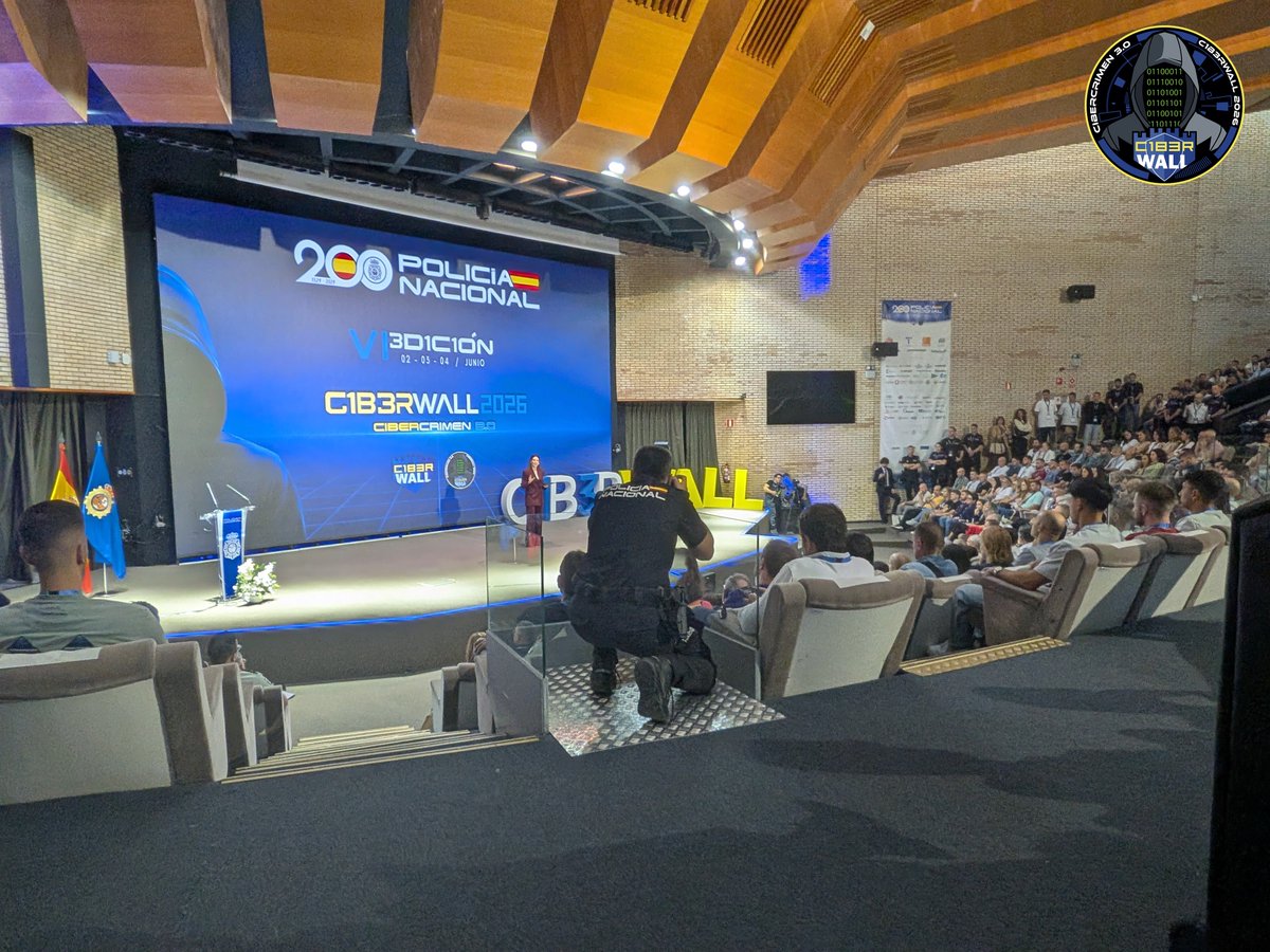 C1b3rWall's tweet photo. 👮‍♀️Da comienzo de forma oficial C1b3rwall 2026 en la @PoliciaEscuela con el acto de inauguración.

🗓️Nos esperan tres intensos días repletos de ponencias sobre seguridad digital y ciberdelincuencia. https://t.co/Ty5RfIEoKJ