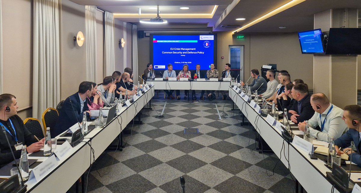 EU_CEPOL's tweet photo. 🔵 CEPOL supports Moldova’s engagement in EU civilian crisis management.

Law enforcement officials enhanced their understanding of #CSDP missions and EU civilian #crisismanagement through a #EU4SEC_MD training activity in Chișinău.

🔗 Read more: https://t.co/xxY006v1Fr https://t.co/T8Yrnuznlp