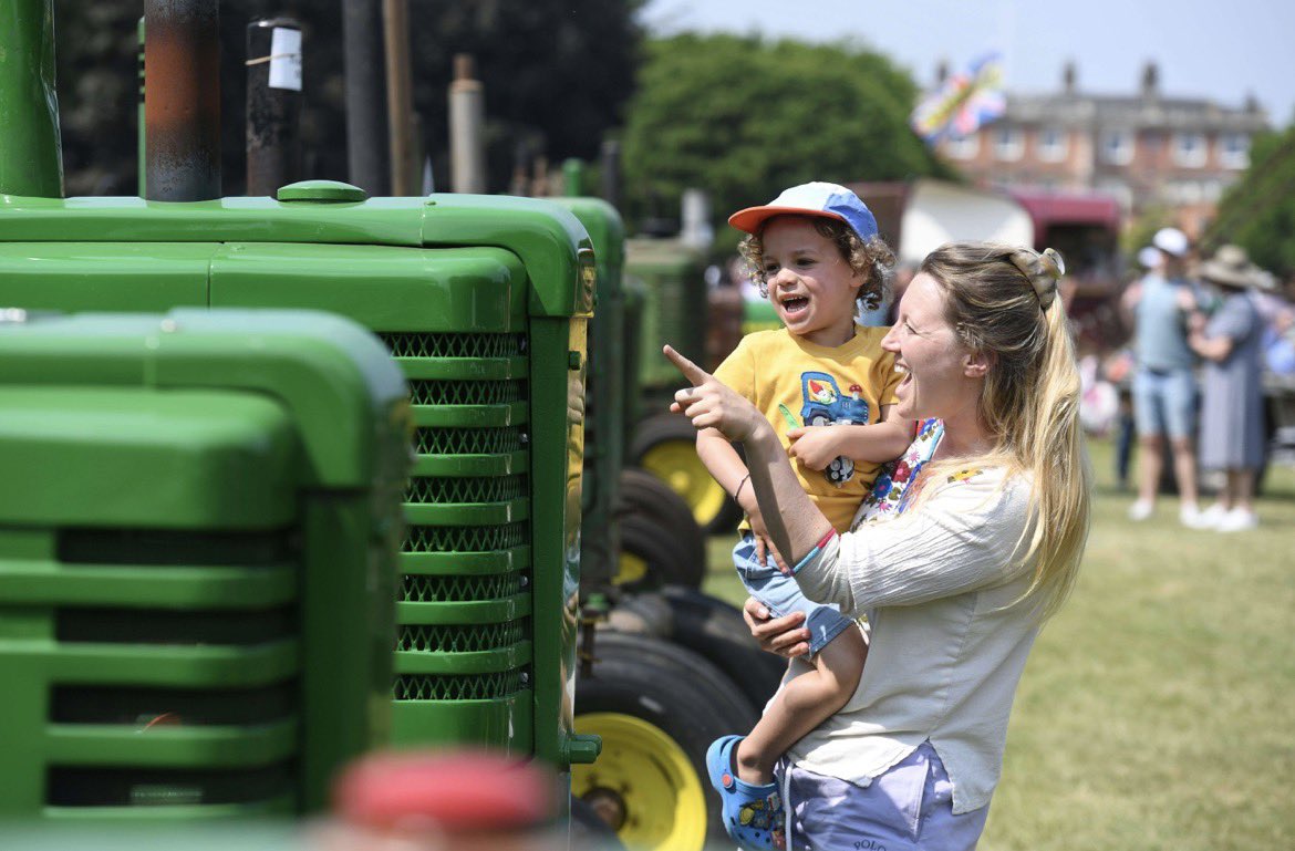 thetractorfest's tweet photo. It’s our 20th show this weekend and we’re expecting a big Tractor Fest turnout @NewbyHallGarden to enjoy more than 3,000 vintage tractors, engines and other vehicles. Sponsored by @CheffinsMachine https://t.co/VVWSOgrdxZ