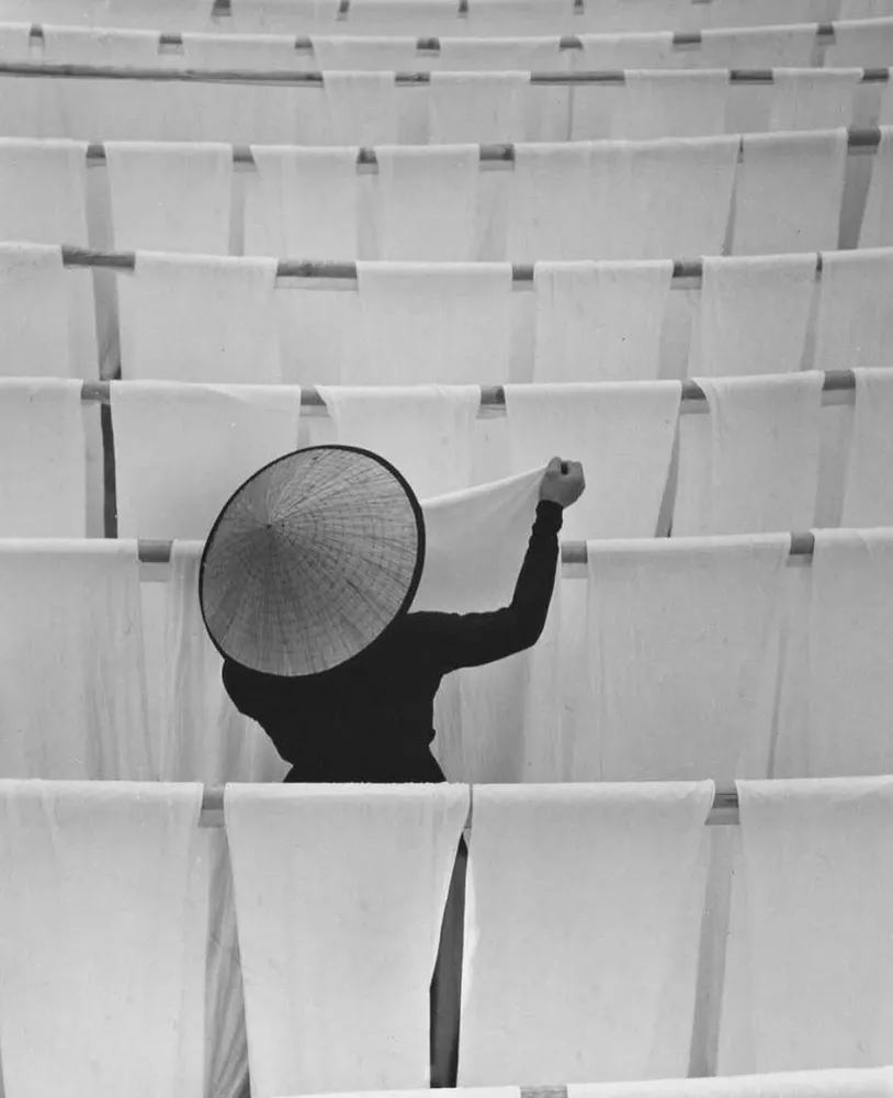 Retra_tos's tweet photo. #photography by #DonHongOai #Chinese, 1929-2004 #photographer #retratos #ByN #minimalista #photooftheday #color https://t.co/t7ETeKjDe8