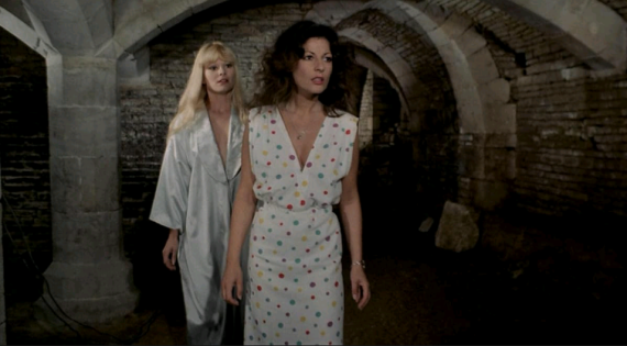 criticde's tweet photo. Jean Rollin gelang eine poetisch-leichte und melancholisch-brutale Elegie über ein zentrales Thema des Horrorfilms: die Trauer und die Unmöglichkeit, einen geliebten Menschen loszulassen. Sascha Kellermann über "The Living Dead Girl", neu auf Blu-ray: https://t.co/iLiLRzkUIs https://t.co/kmzA9pLTqJ