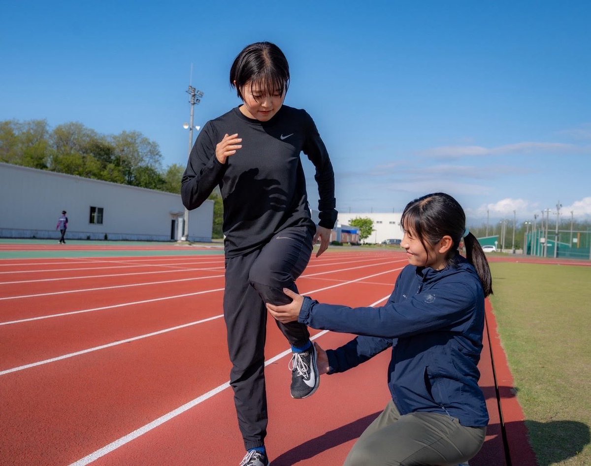 nuhw_hs's tweet photo. 【研究👩‍🔬】穴澤沙也可さん（#健スポ 卒業生・本学大学院博士3年・山代研究室、写真右）の筆頭論文がWomen's Health Reportsに掲載📄

The Effect of Sex Differences on Long-Latency of Auditory and Somatosensory Evoked Potentials🧠🚻

健スポでスポーツ、研究の二兎を追う‼️

#新潟医療福祉大学 https://t.co/kwVNg0eiOt