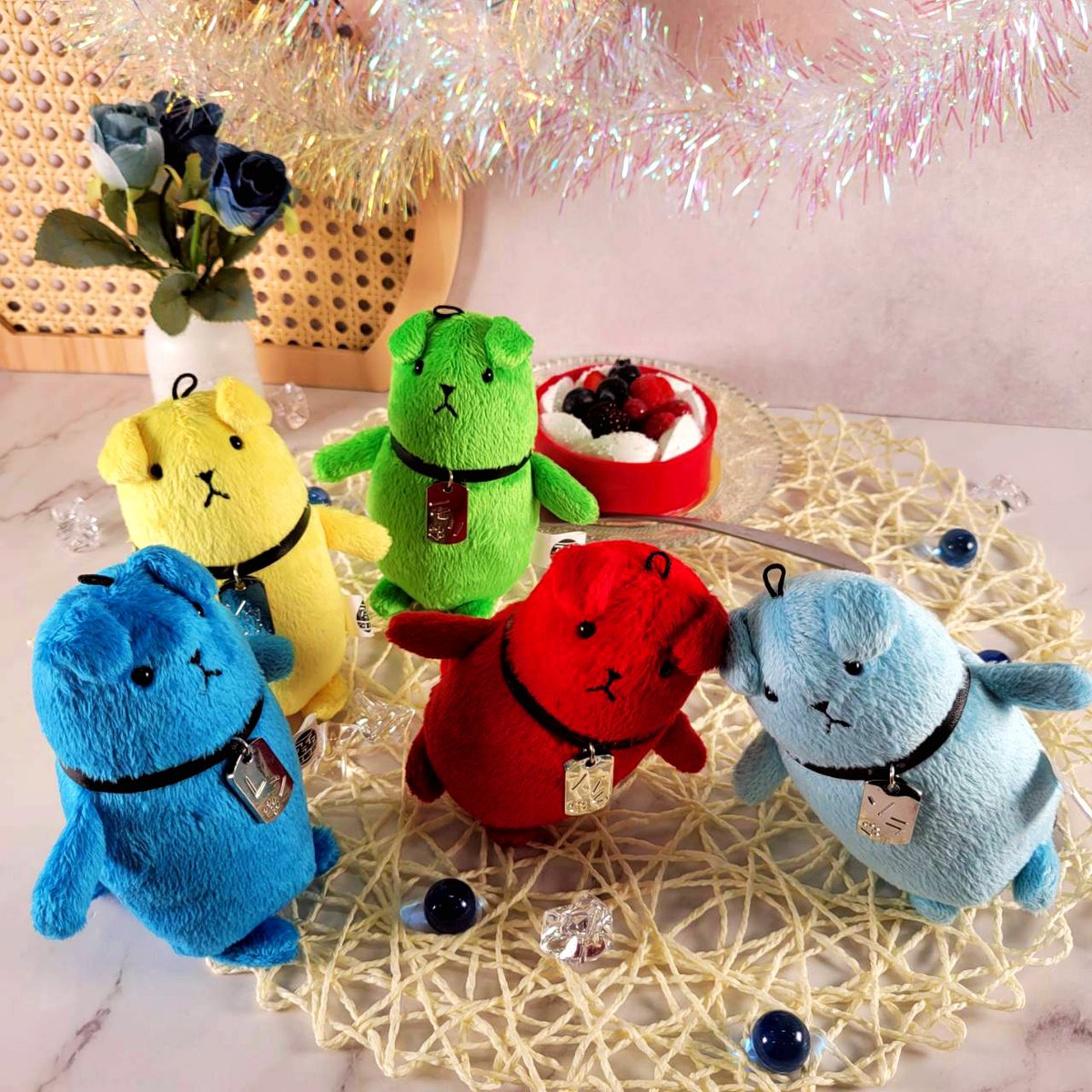 aliveinfo1's tweet photo. ☆本日は廉誕生日⑤☆

廉「これまでの人生で、SOARAで過ごした時間が一番濃い気がします」
宗「まぁ人生の3分の1以上、5人で一緒に過ごしてるわけだしな」
守「そう考えるとすごいよね」
望「その中でも廉と一番濃い時間を過ごしたのは俺だからね！」
空「えー？俺だって負けてないよ」
望「いやいや、同い年クラスメイトから始まってる俺と廉は、最強コンビだから！」
宗「なら子供の頃から知ってる俺が、一番じゃないか？」
望「宗司パイセン、ズルい！そこはほら、濃さの問題だから！」
守「別に勝負じゃないんだから…（苦笑）」

#宗像廉生誕祭2026