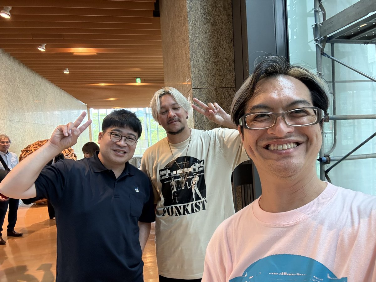 FUNKISTNEWS's tweet photo. 今回、臨時便のバスを運行してくださった長崎バス様、オリジナルカステラの製作にお力添えくださった杉谷本舗様にもお礼をお伝えさせていただきました。

また、皆様との大切なご縁を繋いでくださった松尾財団の松尾様にも、心から感謝しております。

こうした多くの方々のお力添えがあったからこそ、稲佐山の大成功がありました。
本当にありがとうございました。