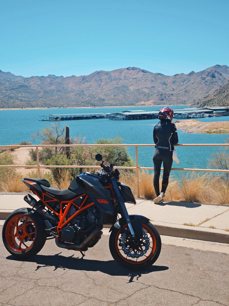 wolfieirl_'s tweet photo. I hope you had a good weekend ☺️☀️
#ktmsuperduke #motoadventures https://t.co/e0Y82VAwE6