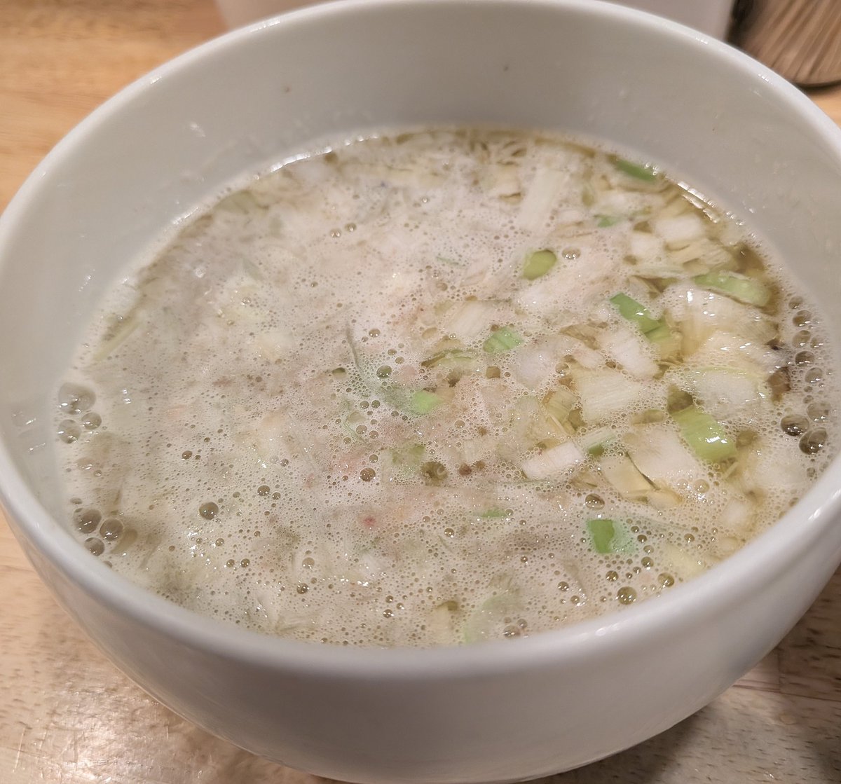 femteavjuni's tweet photo. 麺屋K。

鶏魚塩つけ麺。

オンリーつけ汁すすりで感じるサッパリの塩味と丸みが心地良い🥰
理路整然な四角いツヤモチ麺とつけ汁とのハーモニーは喉越しも最高🥰

子供の頃、マラドーナのスパイクを買いに来たスポーツ店はもうないけど、同じ通りに今は旨いラーメン屋がある。

割スープまで旨かった😋 https://t.co/WplrZl8Hgv