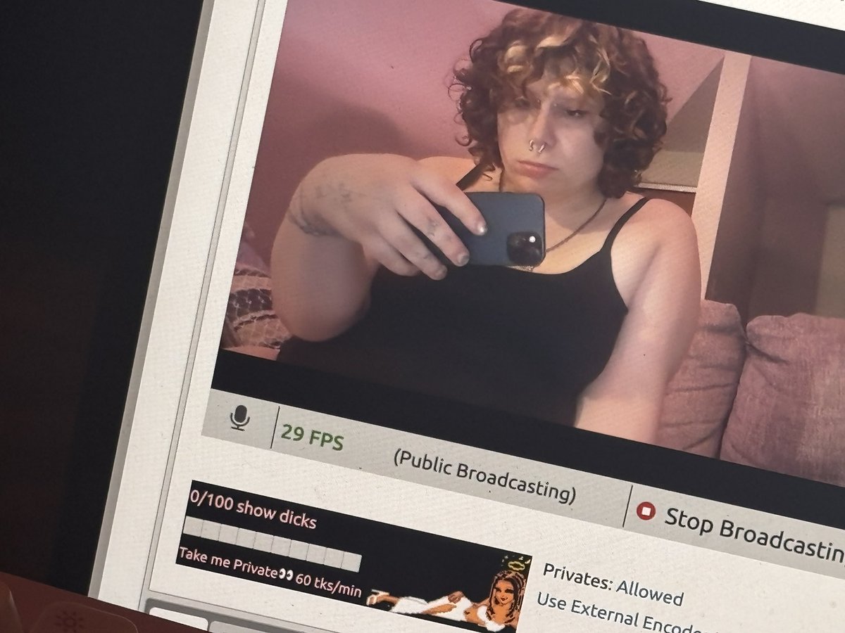 GiannaPierrot's tweet photo. my hand looks huge gimme $300 #trans #bbw #femdom https://t.co/xxce7fnRNz