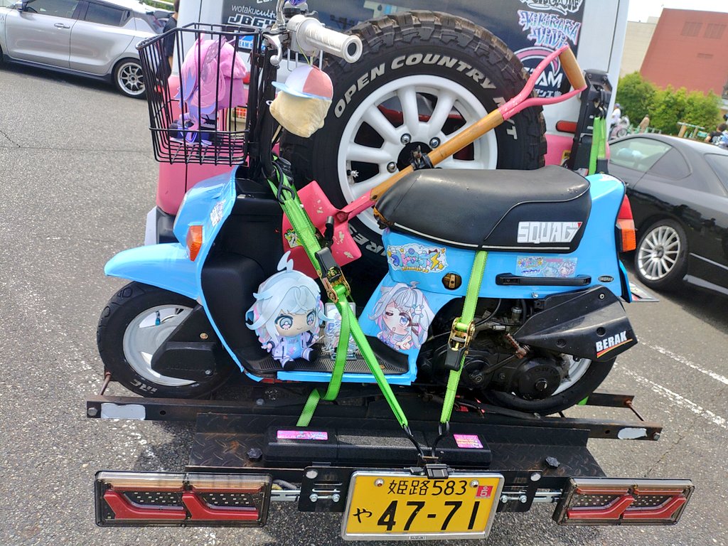 f5b0711's tweet photo. FGメンバー全員の痛車を作りました！

デコさんから貰ったシフトノブから
ヴィヴィに始まり、
ちは、すうちゃん
リオニコの順番で作って
ついに全台完成しました！ https://t.co/Zu37v5uawd