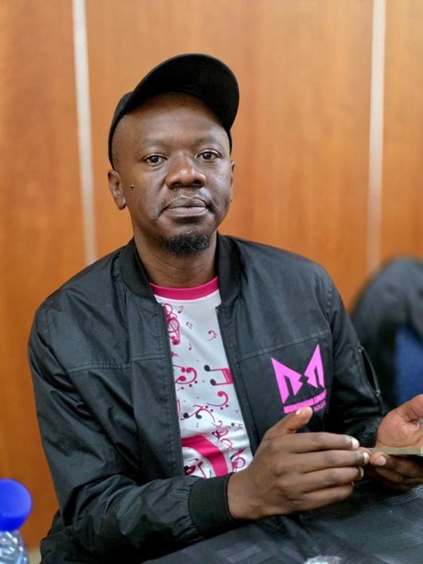 Munghana's tweet photo. [Emoyeni] @Phaphamamlfm na @DjBrianRikhotso, @Connymikateko hi vuhumelerisi bya @ThatXolaniGuy. Sungula mixo hi matimba lamakulu #makombandlela https://t.co/bta3DejxJJ