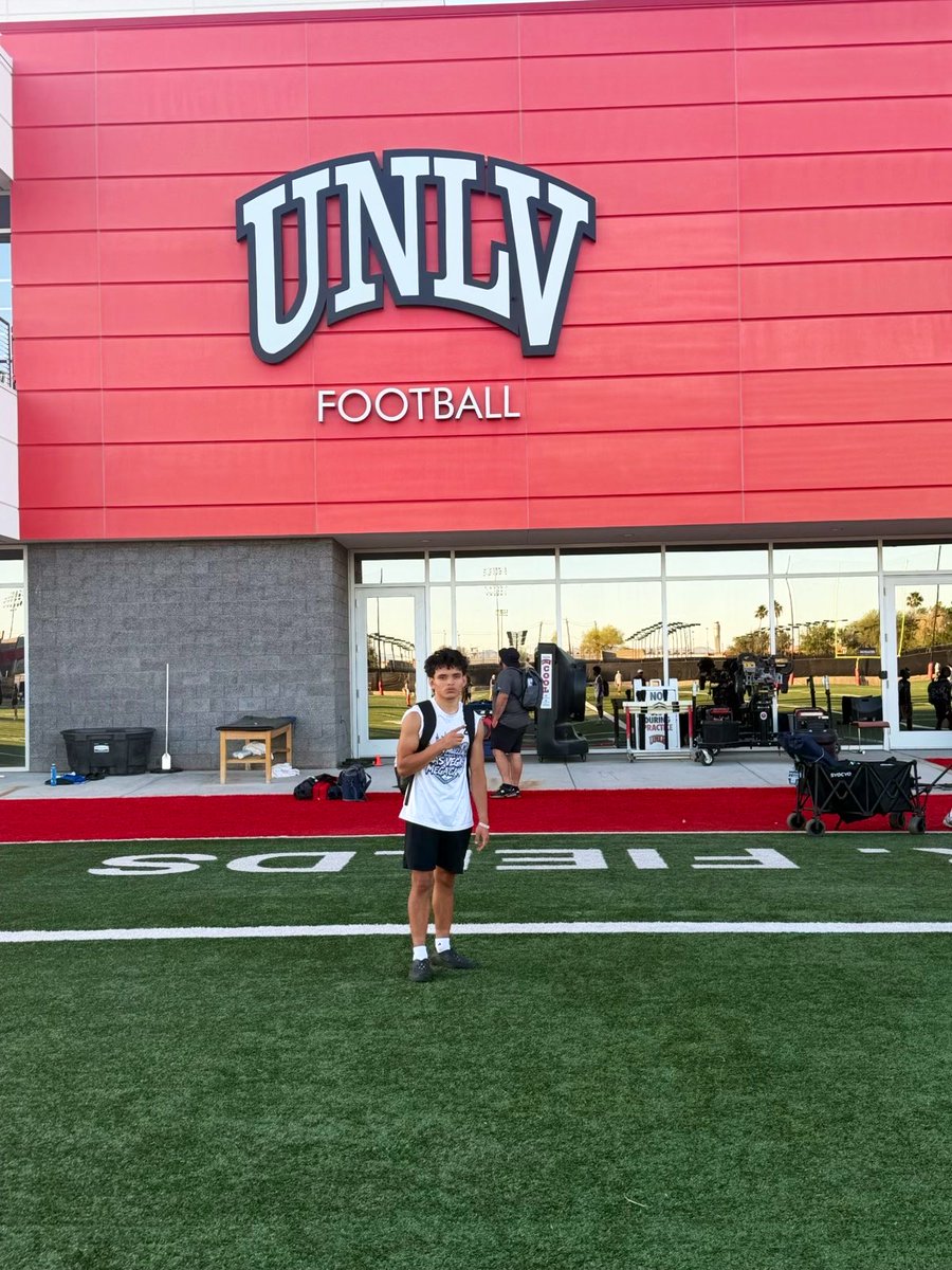 _AzarielOrnelas's tweet photo. Had a great time competing at the Las Vegas Mega Camp this weekend. Learned from every rep, gained valuable experience, and found areas to keep improving. Back to the grind.
@PangelinaJohn @BrandonHuffman @GregBiggins @Rivals @247Sports @lvmegacamp @CoachDanMullen @jaxonboesen https://t.co/JyGlp2Fr8F