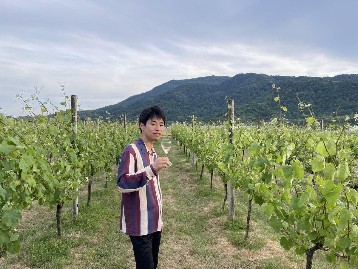 keigoop32's tweet photo. 幾つかの曲目がハードな演奏会を終え、
今はなんと1泊2日で新潟のとあるワイナリーに宿泊しております(尚、仕事です😆) https://t.co/YFgEPhZtYs