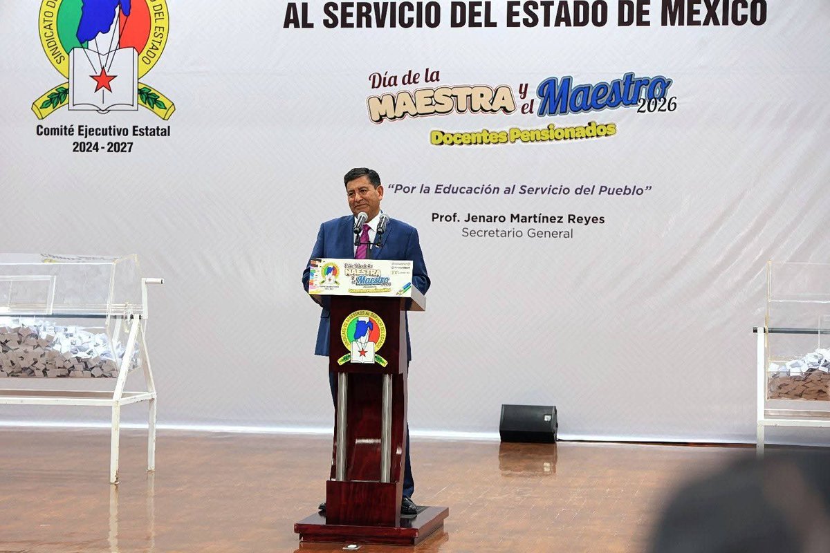 alextoluco26's tweet photo. El @SMSEMmx reúne a docentes jubilados en festejos por el Día de la Maestra y el Maestro https://t.co/Icn1zuCfKm