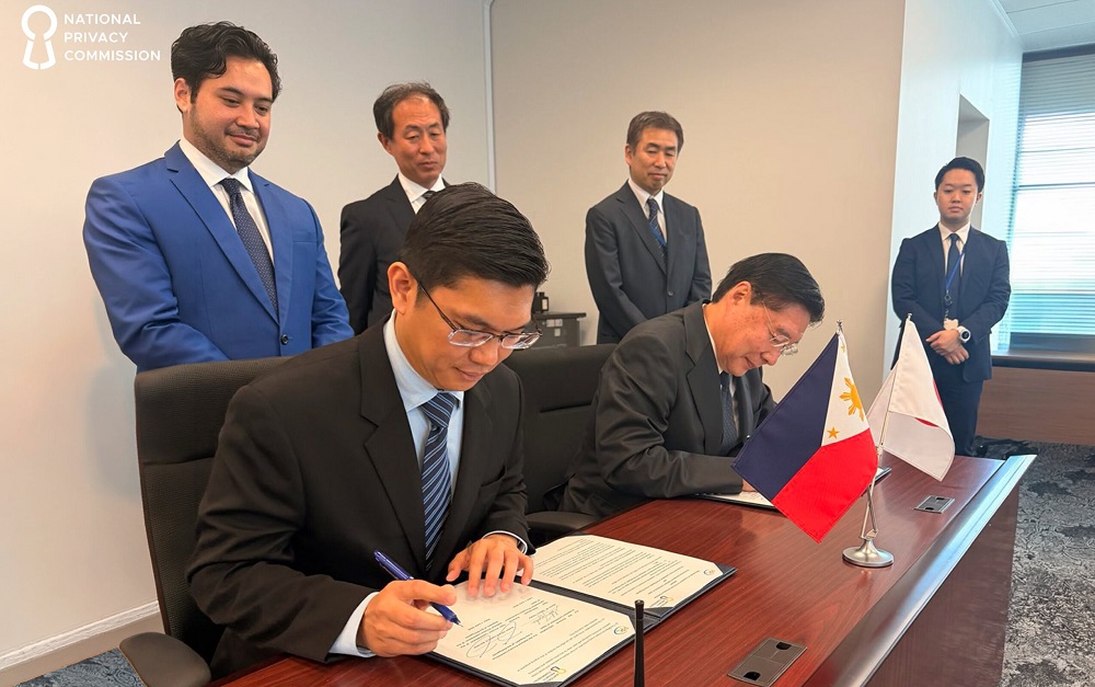 NewsbytesPH's tweet photo. PH, Japan ink pact on cross-border data protection https://t.co/4XNLIzY1ku https://t.co/IpClNOJfzP