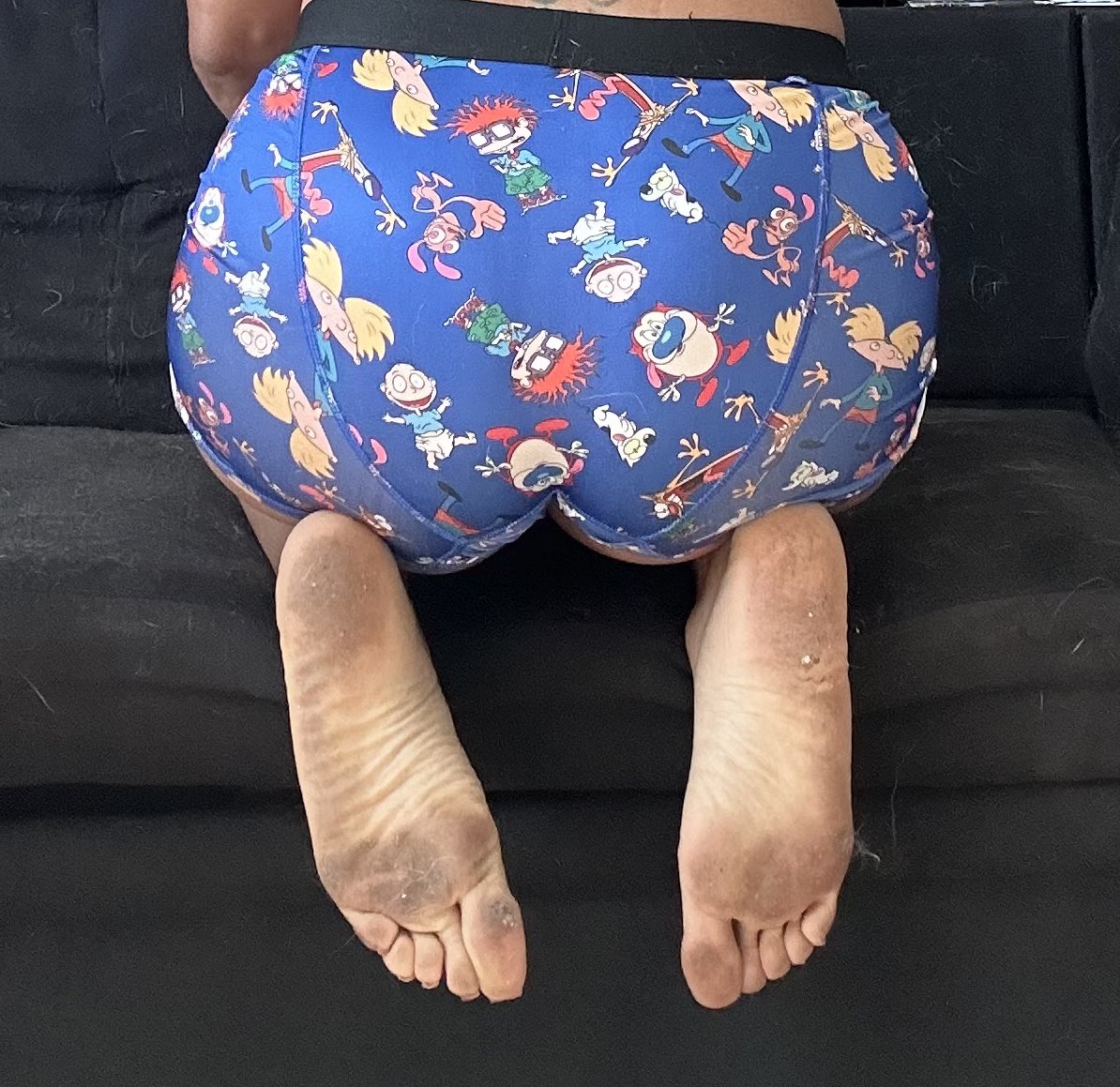 Attractive_Paws's tweet photo. Walked around outside barefoot for a few with my size 11s👣 . I feel so grounded 😋   #feetlover #ebonyfeet #dirtyfeet #feetworshi̇p #sexyfeet #sexysoles  #dirtysoles https://t.co/e8xRHU2UrX