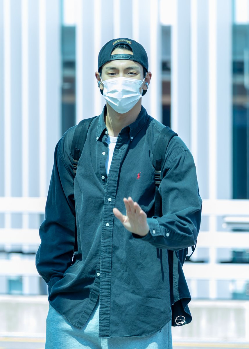 hayanghamong's tweet photo. 260602 #셔누 ICN출국 https://t.co/qW68VYOVwz