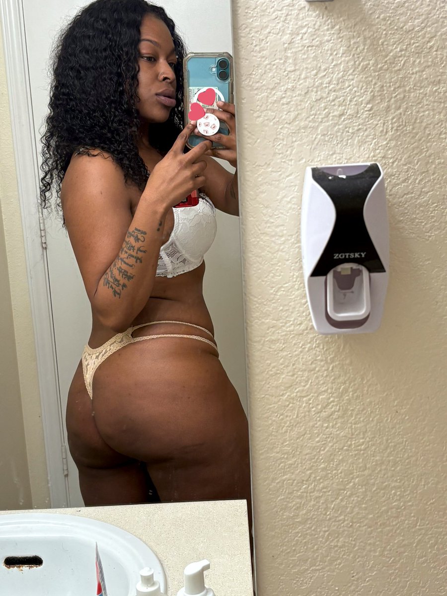 RariSluttyBrat1's tweet photo. Where I’m from we call that ass home grown 🍑🥵

Available for Ft https://t.co/NzP3fGVqDj https://t.co/jJFbxqT8N6
