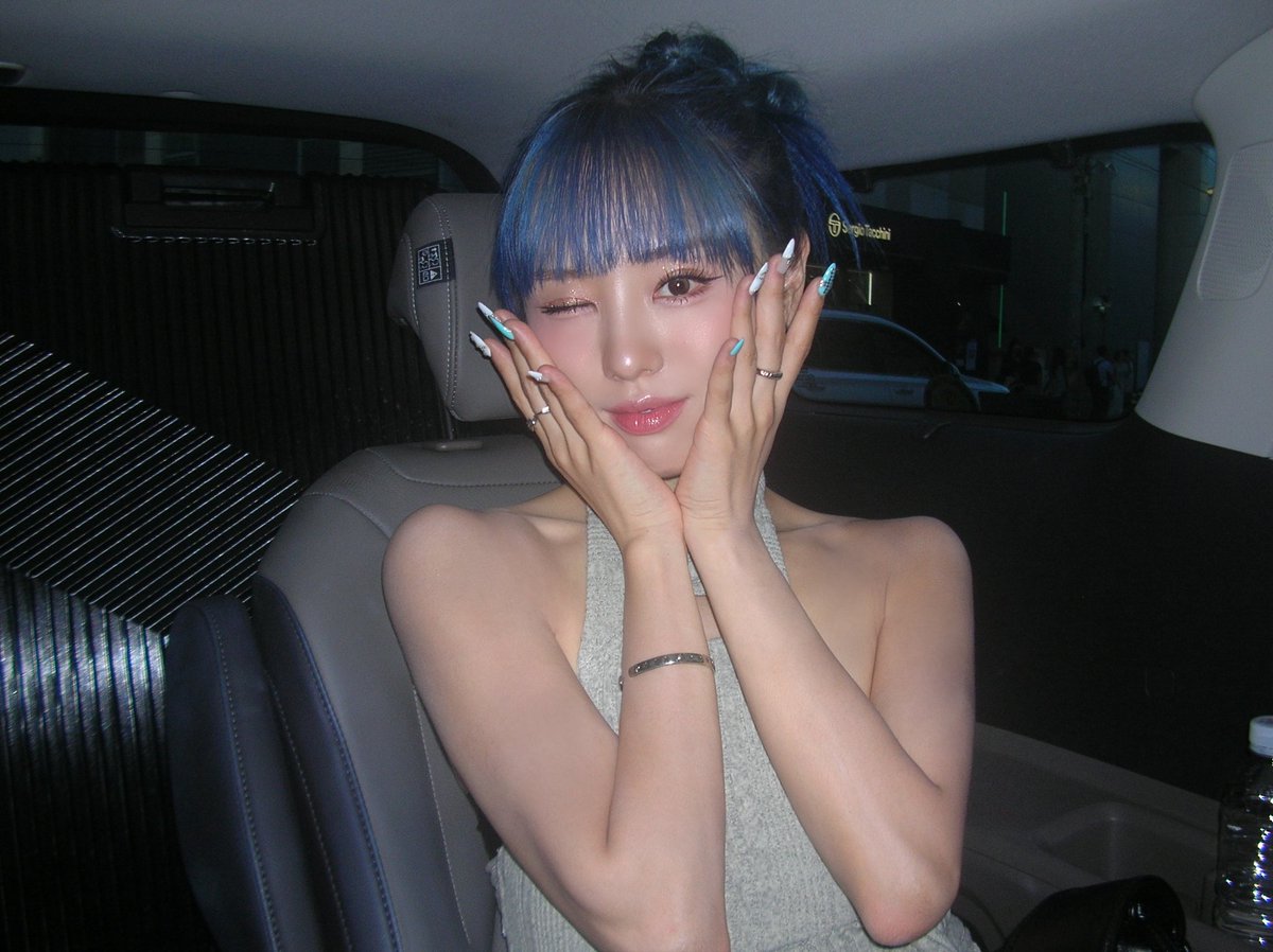 Off_the_QE's tweet photo. 대기 중에🖤

#QueenzEye #퀸즈아이
#WONCHAE #원채 https://t.co/NL1uyrJ6ux
