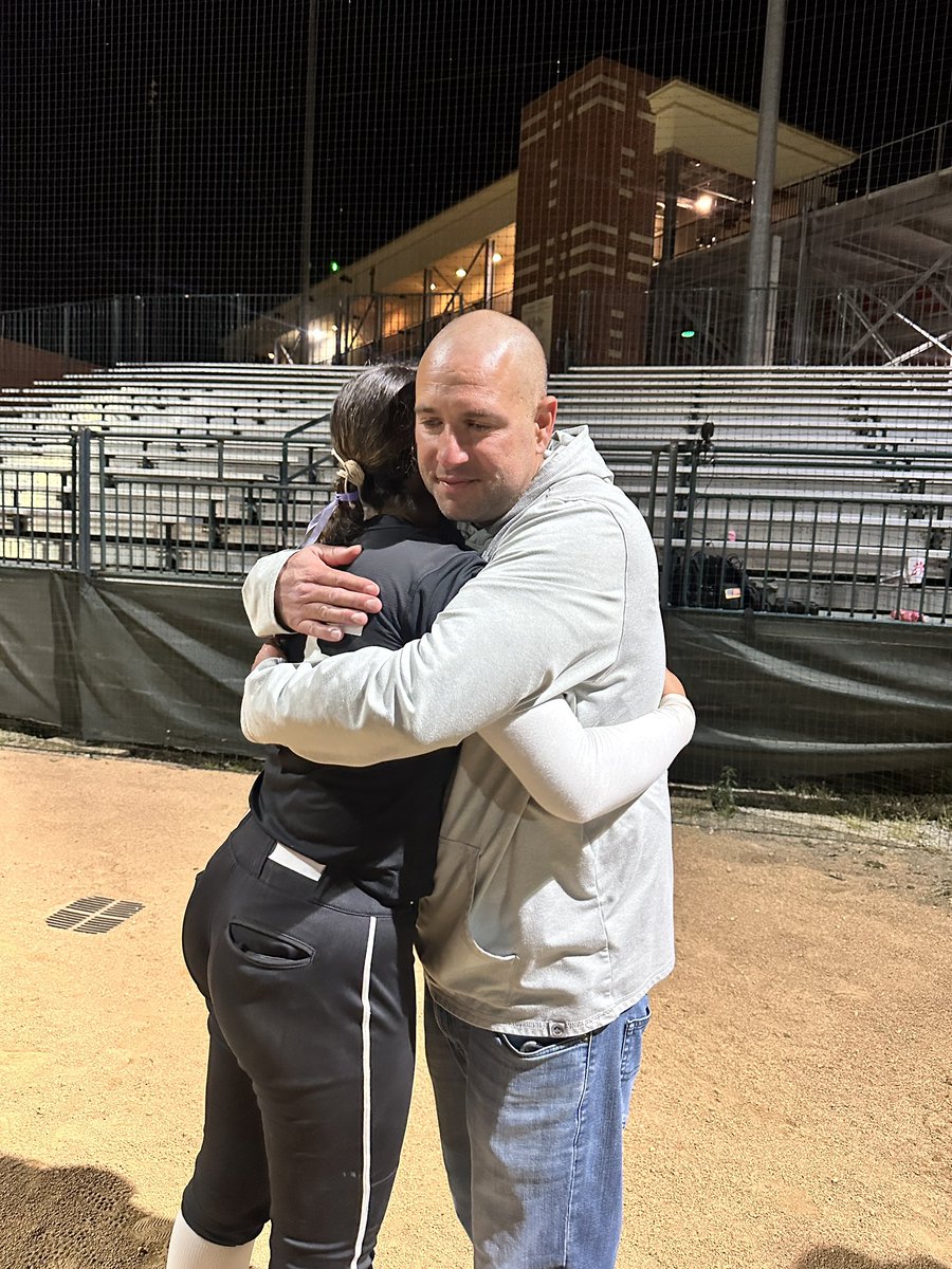 sofia_kateeb's tweet photo. See you at STATE!!! 

⭕️12 IP, 15Ks

#FriarUp #StateBound #WeAreFenwick 

@FenwickAD @FriarSoftball @ChiProspects15u @LineDsoftball @D1Softball @PrepSoftball @THEWOWSB https://t.co/hJNMiHlo7r