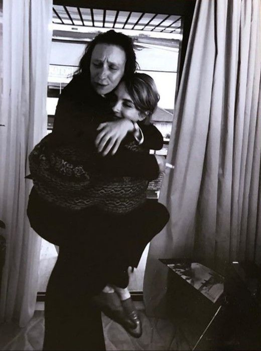 cinesafico's tweet photo. Em 2014, ao ganhar o prêmio César, Adèle Haenel quebrou protocolos ao se declarar ao vivo para Céline Sciamma. Elas já namoravam desde as filmagens de Naissance des Pieuvres (2007) e o momento virou um dos marcos mais lembrados do cinema francês. 🎬✨ https://t.co/I8ZOsaiwYe