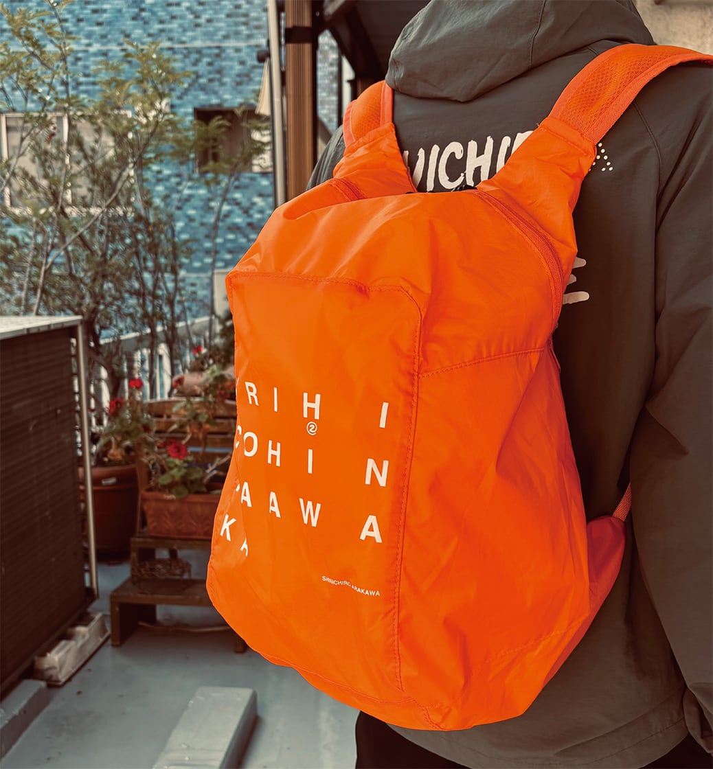 SA2Official's tweet photo. SHINICHIROARAKAWA
[ Helmet BAG ] 

携帯性に優れたヘルメットバッグです
フルフェイスもスッポリと収納

リュック型でツーリング中のサブバッグとしても大活躍！
ギフトとしてのお求めも多いアイテムです

[ Helmet BAG ]
https://t.co/efVhpU8JVo

色：BLACK/ BLUE GRAY/ORANGE/ BLUE
定価：3,850円 https://t.co/tgoD5BpcGa