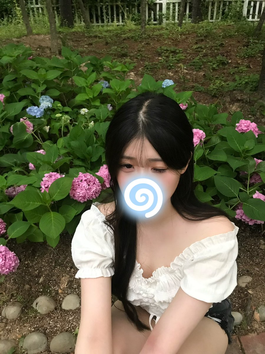 ttolomi's tweet photo. 꽃보고 와떠요
수국🪷💗🫰🏻💦 https://t.co/Gata8JXALd