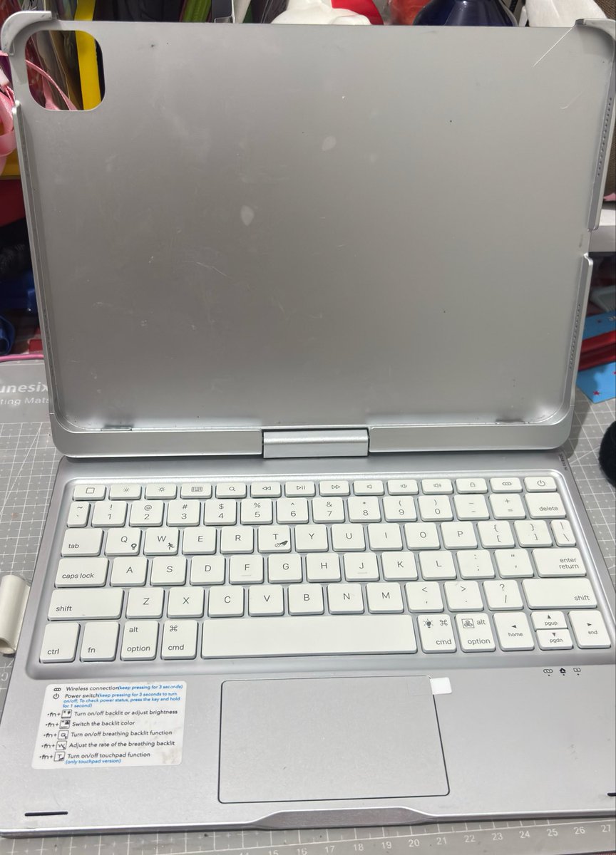 nyusvu's tweet photo. WTS want to sell

magic keyboard ipad 4,9inc air 4/5/6
pemakaian baru 6bulann dipakai untuk keperluan skripsi aja

💸 350K nego tipis
harga beli 500k
masih ada box 
📍 sby

🖇️ wts wtb ipad magic keyboard gojodooq https://t.co/3OnJgOsILD