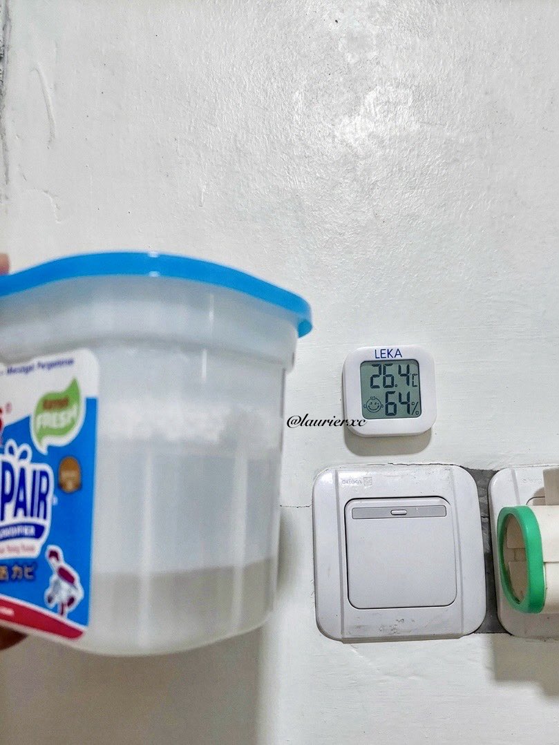 laurierxc's tweet photo. SUNGKEM🙏🏻 hacks refill serap air diganti calcium chloride ternyata NAMPOL! sebelumnya kelembapan di kamar bisa sampai 83

mana murah banget under 10k dapet 1 KG. no more perabotan jamuran + boncos beli serap air😭🙏 https://t.co/U6RM3ZAa7x