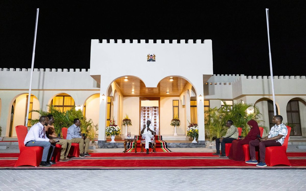 KiambuTweep's tweet photo. No president has ever spent the night in Northern Frontier Districts (NFDs) since independence. However, before the 63rd Madaraka Day in Wajir, H.E. Rt. Hon. E.G.H. Dr. Raila Amolo Odinga was the first to spend the night twice in Garissa and once in Wajir. 

Recently, the President of the Republic of Kenya, Sheikh Dr. William Mahmud Odhiambo Kipchirchir Samoei Wanjala Ruto, spent two nights at the Wajir State Lodge. 

We are pleased with this integration.