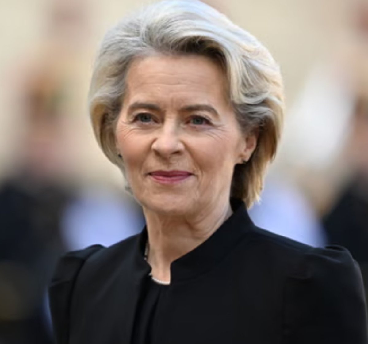 la_france_sur_x's tweet photo. - Interdire les réseaux sociaux
- Arrêter des personnes pour leurs opinions
- Détruire l'économie
- Exploiter les agriculteurs
- Restreindre la liberté de circulation des patriotes
- Financer l'extrême gauche
- Endoctriner les enfants

Non, je ne parle pas de la Corée du Nord.

Je parle de l'Union européenne.

Faut-il sortir de l'UE ?
A. Oui 🔥 RT si vous êtes d'accord.
B. Non

🇫🇷 Soutenez-nous en nous suivant sur 𝕏  🌐 Notre Telegram en cas de censure : https://t.co/7BI2uMGmUb 🇫🇷