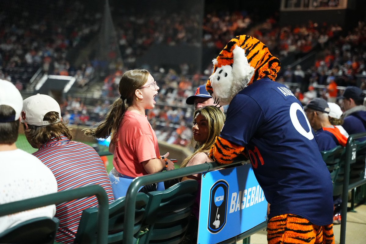 AuburnTigers's tweet photo. Auburn Family, we couldn’t have done it without you 🧡💙

See you this weekend😉

#WarEagle https://t.co/dx98A9OEug