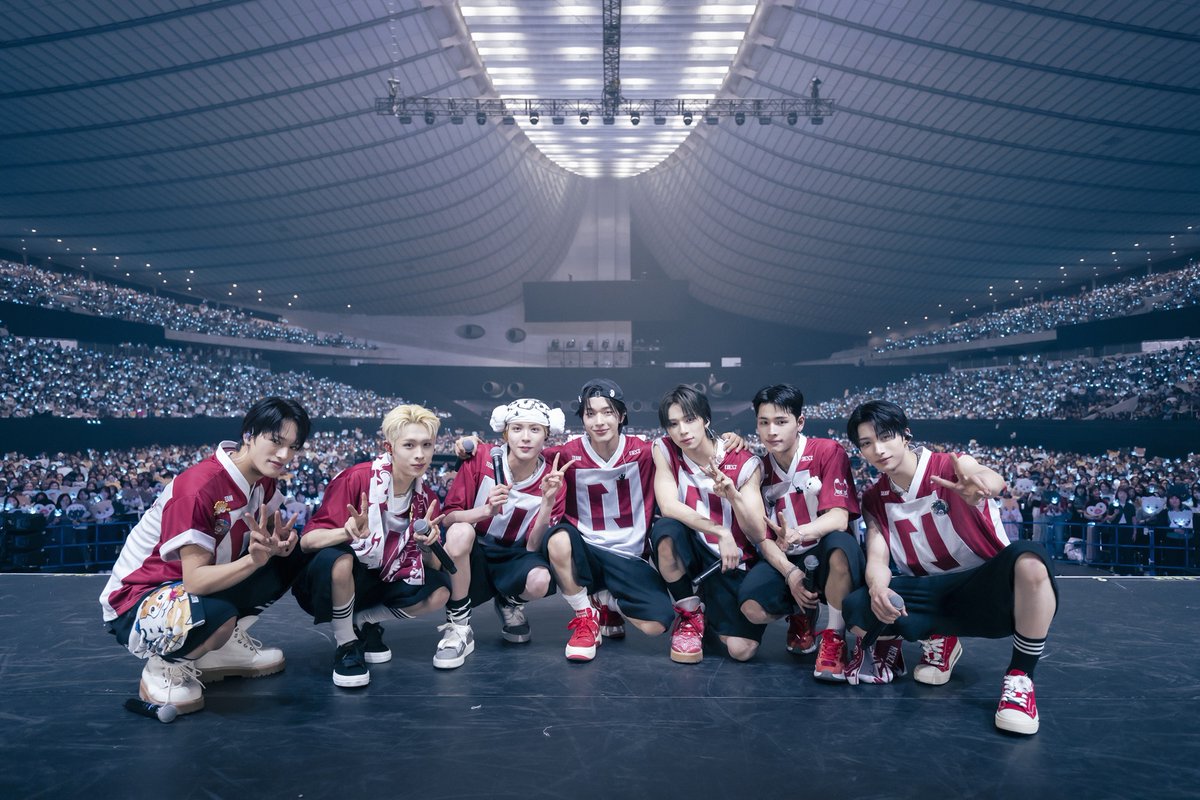 Kstyle_news's tweet photo. NEXZ、初のアリーナツアーの東京公演2daysが大盛況！みんなの “青春” を応援…ファン2万人が歓喜

▼ソロカットあり
https://t.co/xPSkHlDBrY https://t.co/fks8C2wwlo