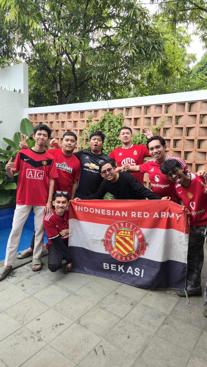 indoredarmy_bks's tweet photo. Menutup musim 2025/2026, tim pengurus #IndoRedArmyBekasi beserta calon pengurus baru musim 2026/2027 mengadakan season review dan preparation untuk musim depan. 

A worthy short escape at Stardew Villa.

See you next season!

#MUFC #GREA7NESSA #IndonesianRedArmy #IndoRedArmy https://t.co/33sDOKtCIh