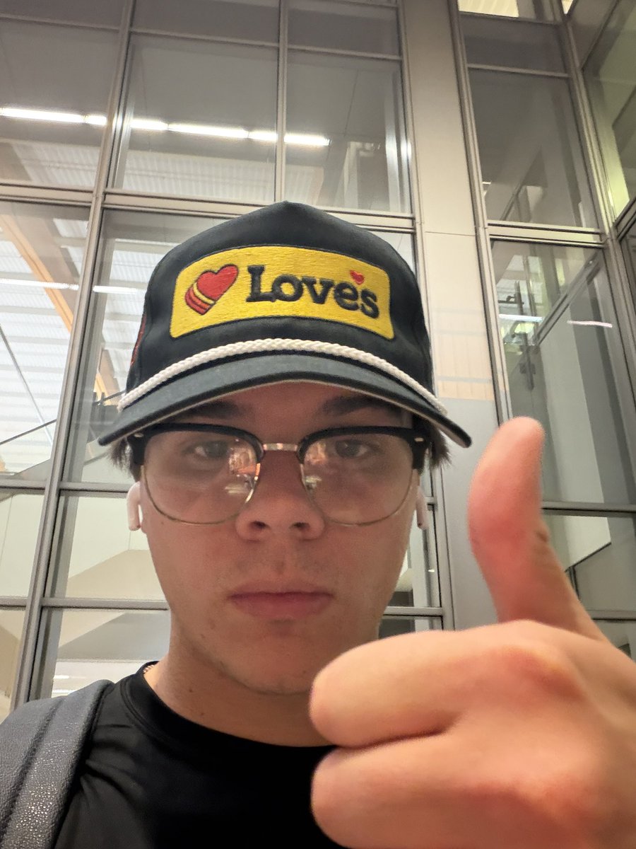 IcyVert's tweet photo. It’s 1 am but I’ve made it to North Carolina https://t.co/0nGIKVU1sE