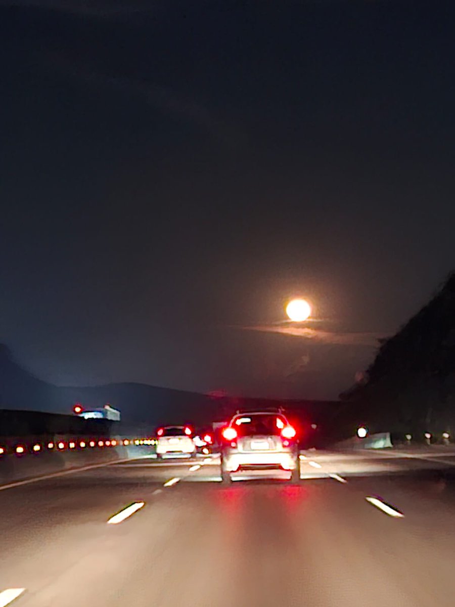 hrey18's tweet photo. Luna misteriosa https://t.co/ROvNgyQwp0
