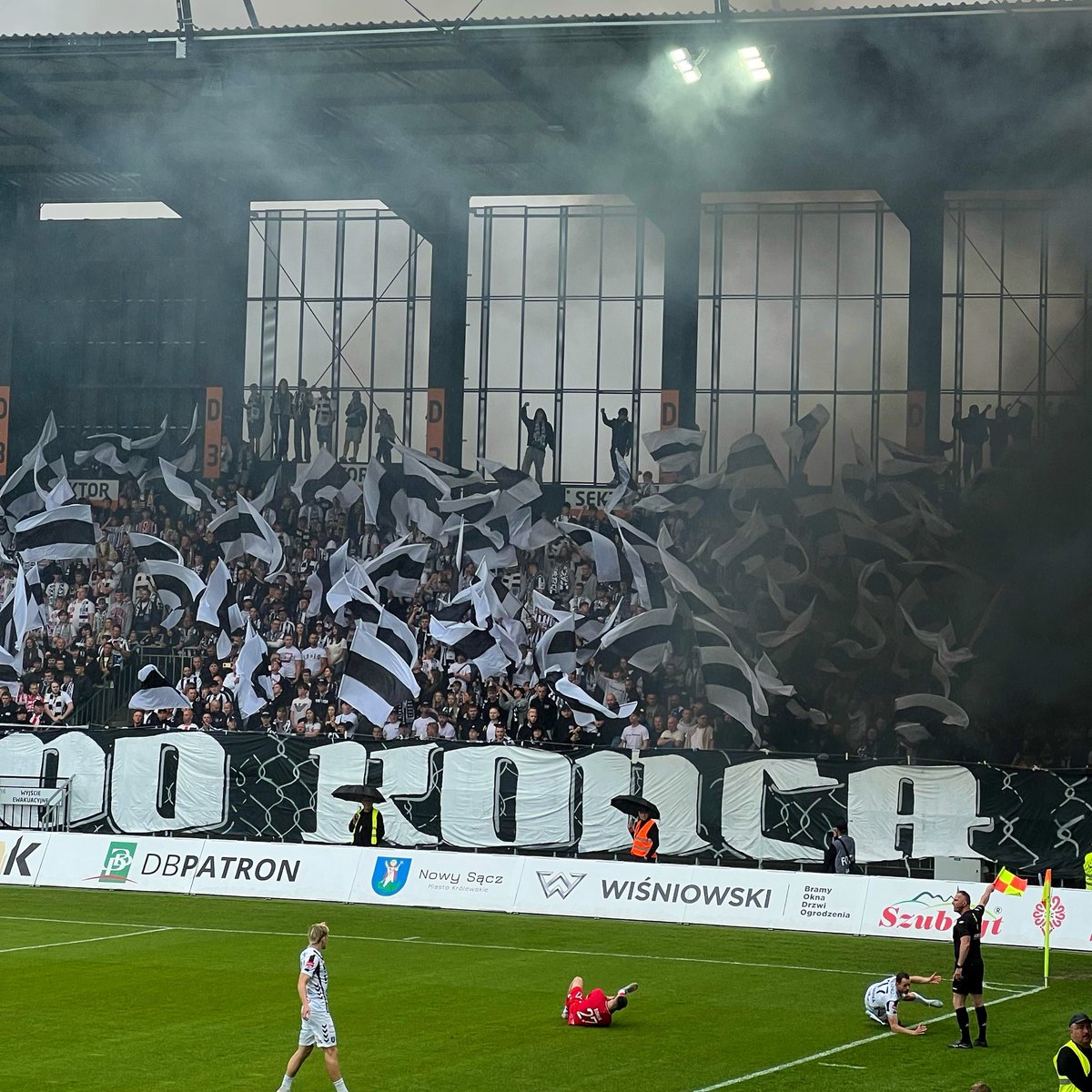 Bronited_xyz's tweet photo. A dark day, and season, for Zagłębie, who needed a win to keep their survival hopes alive. Sandecja, meanwhile, kept their promotion dream alive and booked a place in the playoffs🔥

Sandecja Nowy Sącz 1-0 Zagłębie Sosnowiec

🏟️Stadion Nowy Sącz🇵🇱
📅30.05.2026 14:30
🏆PL 3 DIV https://t.co/3eDN02rwMW