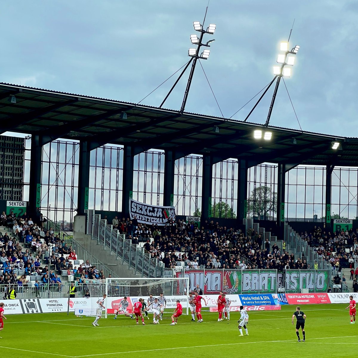 Bronited_xyz's tweet photo. A dark day, and season, for Zagłębie, who needed a win to keep their survival hopes alive. Sandecja, meanwhile, kept their promotion dream alive and booked a place in the playoffs🔥

Sandecja Nowy Sącz 1-0 Zagłębie Sosnowiec

🏟️Stadion Nowy Sącz🇵🇱
📅30.05.2026 14:30
🏆PL 3 DIV https://t.co/3eDN02rwMW