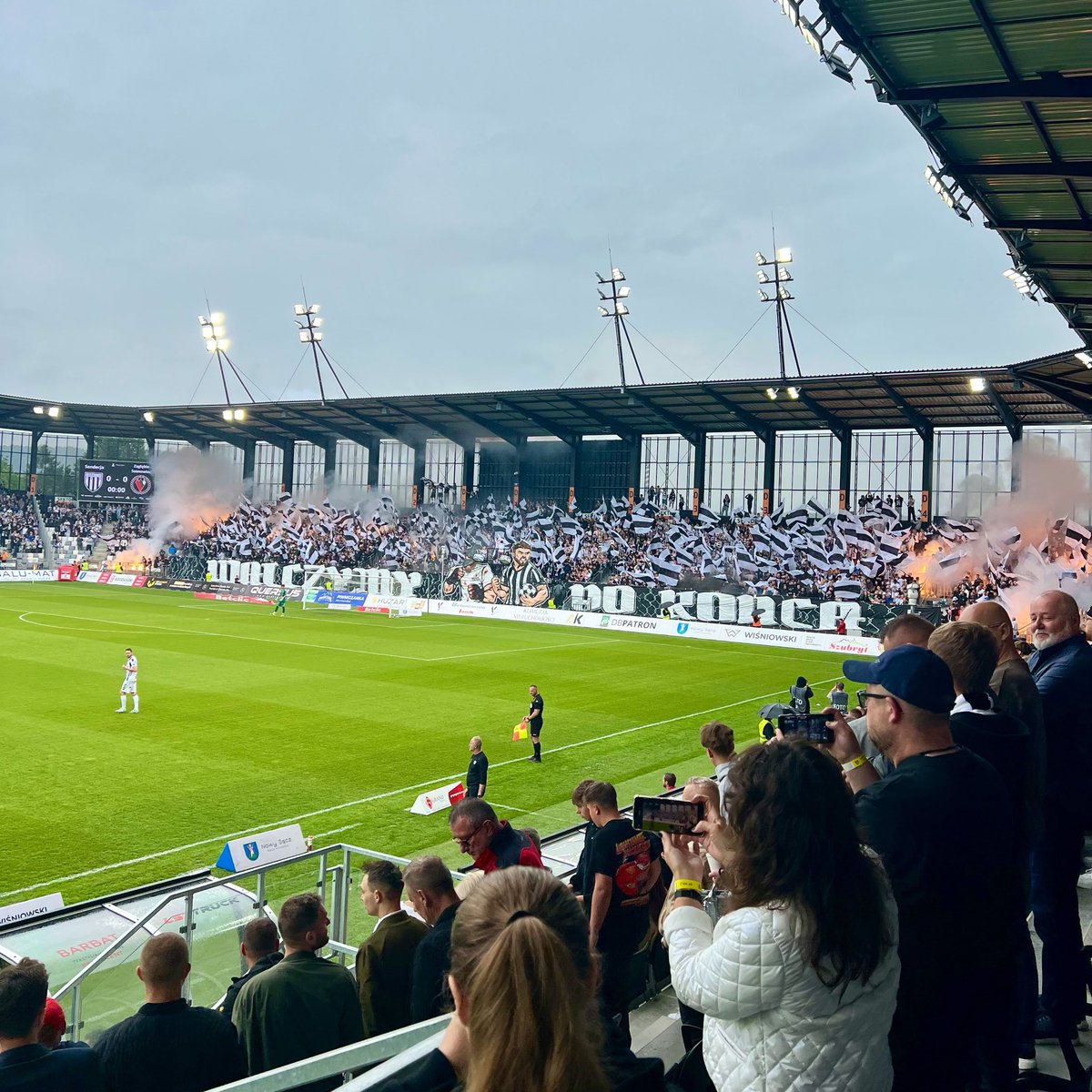 Bronited_xyz's tweet photo. A dark day, and season, for Zagłębie, who needed a win to keep their survival hopes alive. Sandecja, meanwhile, kept their promotion dream alive and booked a place in the playoffs🔥

Sandecja Nowy Sącz 1-0 Zagłębie Sosnowiec

🏟️Stadion Nowy Sącz🇵🇱
📅30.05.2026 14:30
🏆PL 3 DIV https://t.co/3eDN02rwMW