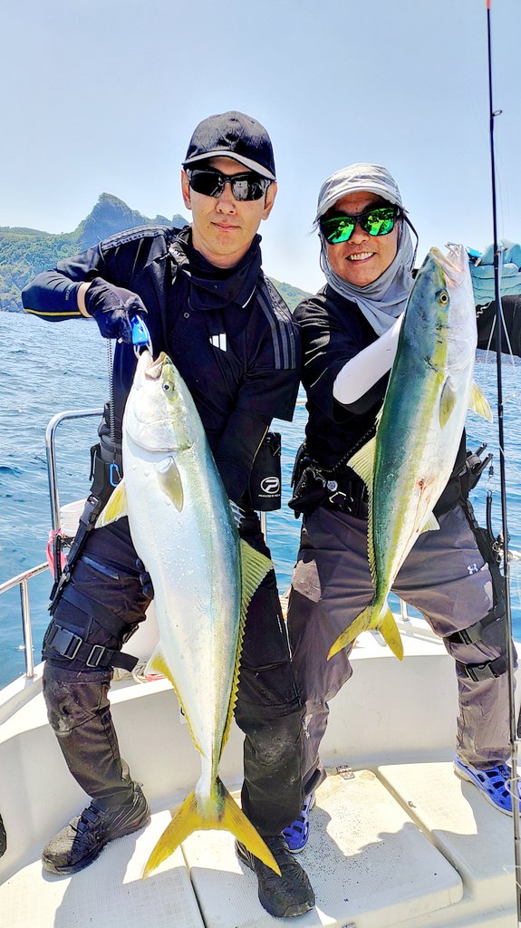 ACTIVE2YUGYOSEN's tweet photo. 本日の午前便はブリジギングで出船🛥️
シケが続いたため数日振りの出船🥹
予報よりも強い風とウネリの中での出船となりました🤮

最初のポイントに到着しジグを落とすと即ヒット笑
本日のファーストヒットはナイスサイズのブリでした👍️
初ブリおめでとうございます🎊
続いて少し時間を置いてヒラメさんがヒット👍️
また少し時間を置いて１本追加🐟️
その後更にブリがヒットするも背中にスレ掛かり😱
慎重にやり取りをしなんとか船べりまで寄せるもタモ入れ直前で残念ながらフックアウト🥹

その後は帰港直前にダブルヒットで５ヒット４キャッチで終了となりました🐟️

本日もご乗船ありがとうございました！